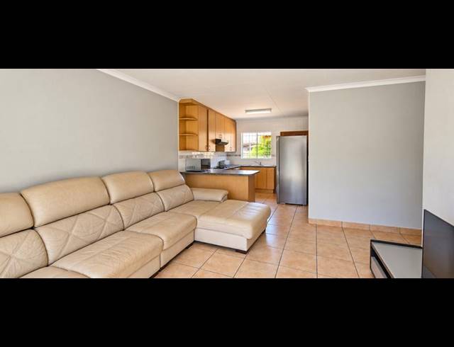 3 BEDROOM TOWNHOUSE FOR SALE IN HEUWELSIG ESTATE